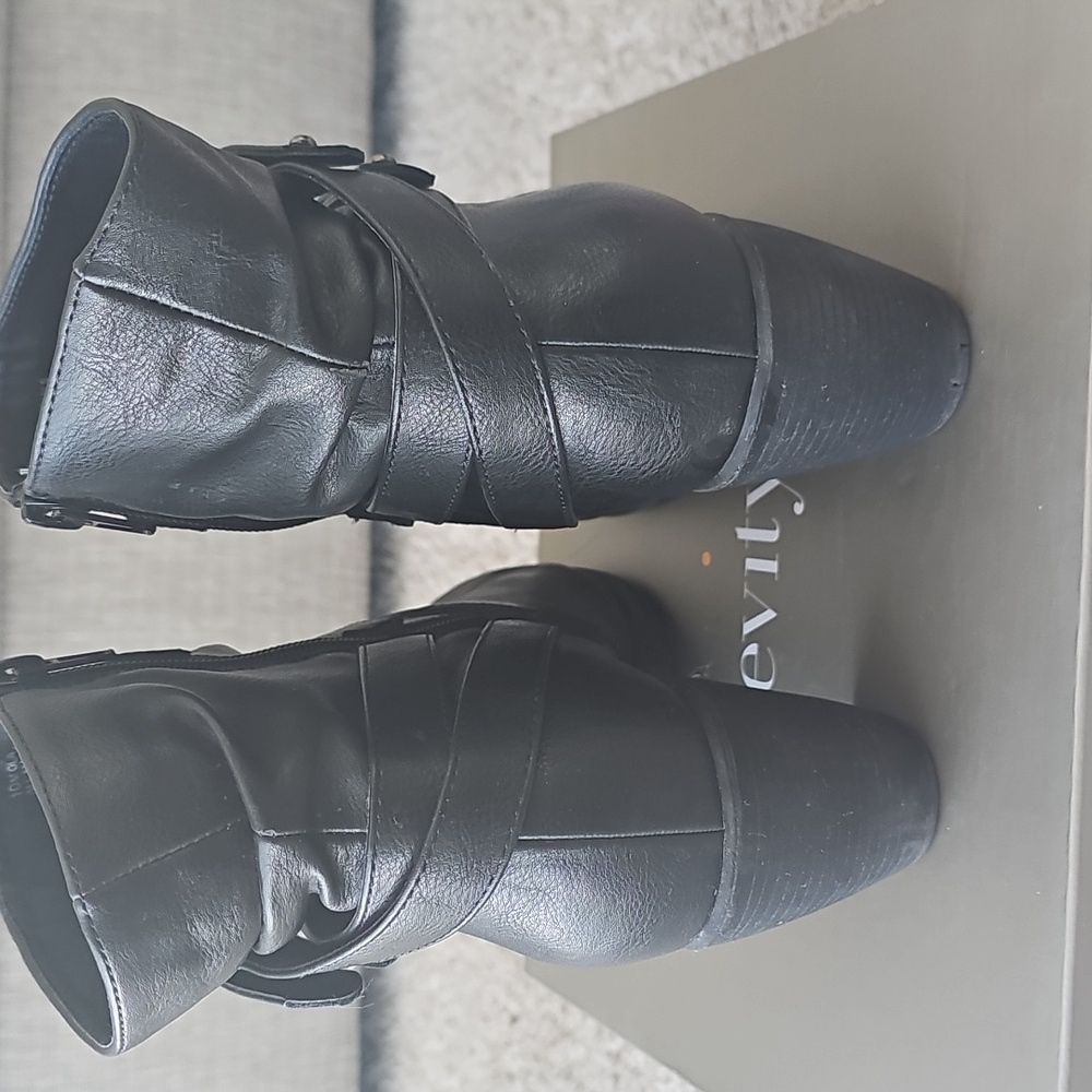 Levity black booties - Picture 3 of 4